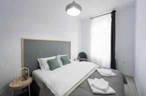 Gorgeous Brasov Flat with Patio and Mountain Views